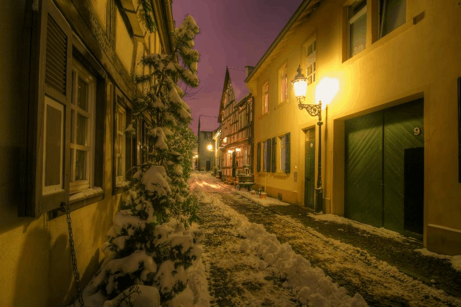 Altstadt Frankfurt-Hchst im Winter nach Schneefall