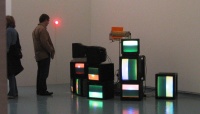 Kunstmaschinen, Maschinenkunst: Fernseher und Besucher Kunstmaschinen, Maschinenkunst: Fernseher und Besucher