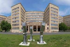 Blickachsen 11 auf dem Frankfurter Westend Campus: Ewerdt Hilgemann: Skulptur Threesome