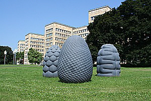 Blickachsen 9: Peter Randall-Page mit Corpus, Fructus, Phyllotaxus