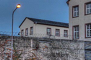 Amtsgericht FFM-Hchst; Gefngnismauer