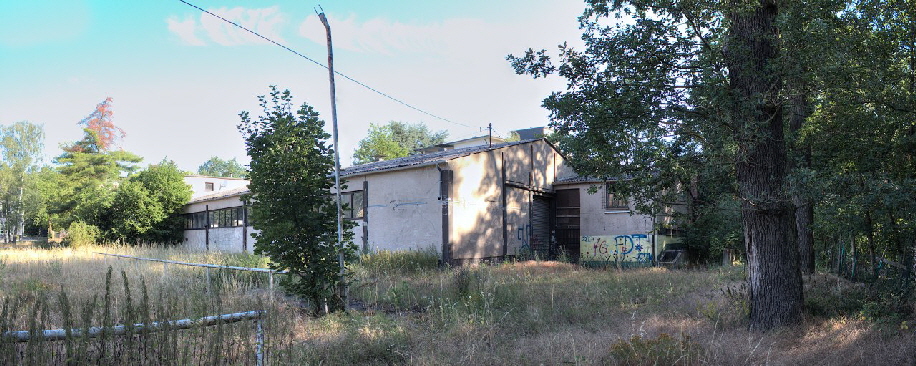 Lost Place im Vordertaunus: Reitanlage in Bad Soden am Ts.