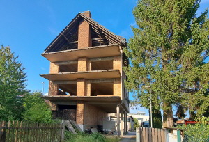 Verlassener Ort: Nie zu Ende gestellter Rohbau in Eschborn