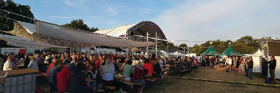 Zuschauer auf dem STOFFEL-Festivalgelnde in Frankfurt 2019