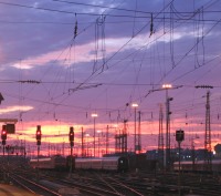 Oberleitungen, Abendrot am Hauptbahnhof Frankfurt