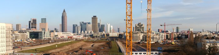 Europaviertel Frankfurt im Januar 2013: Panoramablick auf die Skyline Europaviertel Frankfurt im Januar 2013: Panoramablick auf die Skyline