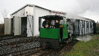 Feldbahnmuseum Frankfurt: Lokschuppen und Lok