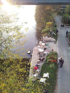 Fast ganzjhrig geffnet: Orange-Beach-Besucher geniessen die letzten herbstlichen Sonnenstrahlen im November