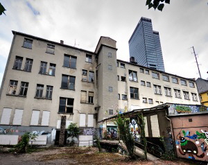 Strassenabgewandte Seite zum Hof des Polizeiprsidiums Frankfurt