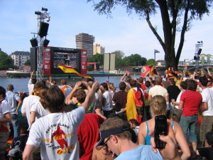 Mainufer Frankfurt: Public Viewing WM 2006